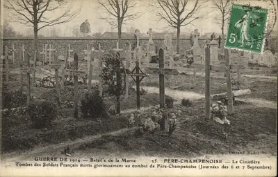 Cemitério de Fère-Champenoise — Tumbas dos Soldados Franceses mortos gloriosamente no combate de Fère-Champenoise (Dias 6 e 7 de Setembro) — Lib. L'Ap Ferrand-Radet