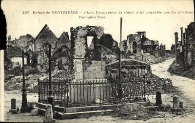 Di tích của MONTDIDIER — Quảng trường Parmentier, tượng đã bị Đức đưa đi — Nhà xuất bản Parmentier, số 3393