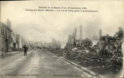 Pargny-sur-Saulx (Marne) — A rua de Vitry após o bombardeio — Foto.-edição St-Dizier