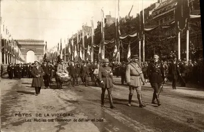 Fête Zwycięstwa — Uczestnicy z ranami mają zaszczyt marszu na czele — L.H. Paryż