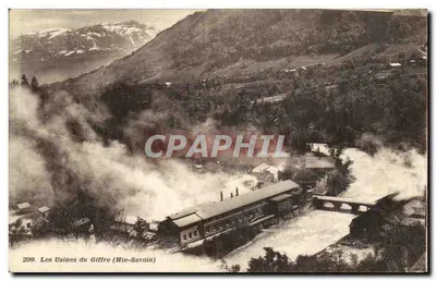 As Fábricas do Giffre (Hte-Savoie) — vista aérea das instalações industriais com fumaça — J. Rosnoblet édit, Annemasse (Hte-Savoie)