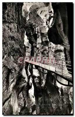Les Gorges du Fier — Passerelle surplombant les gorges — Éditions du Chemin de Singe, Lyon