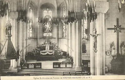 Interior da Igreja de São Antônio de Padova de Neuves-Maisons — editor Imp. Réunies de Nancy, n° de série não visível