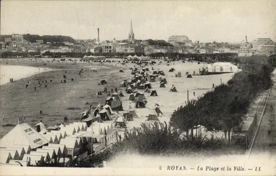 Royan — La Plage et la Ville — LL