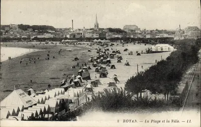 Royan — La Plage et la Ville — LL