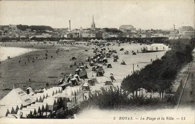 Royan — La Plage et la Ville — LL
