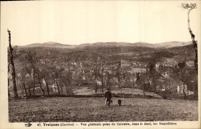 Treignac (Corrèze) — Visão geral tirada do Calvário, no fundo as Monedières — n°40