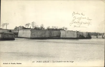 Port-Louis — A Cidadela vista de longe — Artaud e Nozais, Nantes, n°32