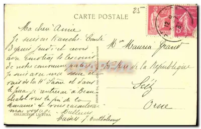Besançon-les-Bains — Pałac Granvelle — widok wnętrza dziedzińca z figurą — Rewers