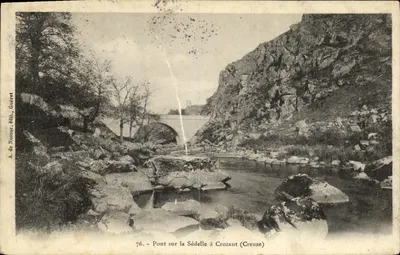 Pont sur la Sédelle à Crozant (Creuse) — vue du pont en pierre au milieu d'un paysage rocheux — éditeur A. de Nussac, Guérét, n° 76