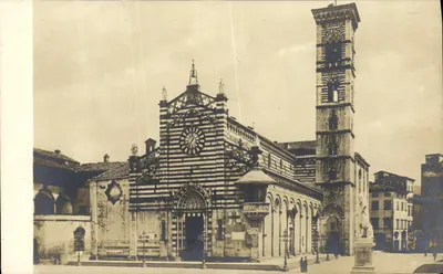 Prato - A Catedral — iniciada no século XII, transformada no século XIV no estilo gótico por Giov. Pisano — Edições Artísticas de Luxo, Prato