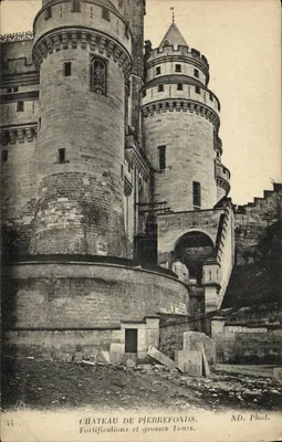 Château de Pierrefonds — Fortifications et grosses Tours — ND. Phot.