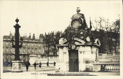Paris — La Place de la Concorde et la Statue de Strasbourg — Éditeur non identifié