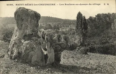 Saint-Rémy-les-Chevreuse — Os Rochos acima do vilarejo — E. M.