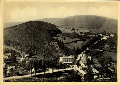 Panorama de aldeia em vale — editor COO PANORAMA