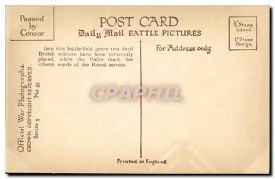 Ceremonia fúnebre de dos soldados británicos en el campo de batalla — Daily Mail War Pictures, serie 5, n°35 — Reverso