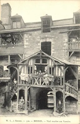 Rennes — Vieil escalier rue Vasselot — W. L., à Rennes, n° 530