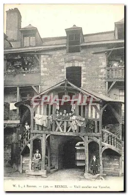 Rennes — Velho escadote na rua Vasselot — W. L. à Rennes, n° 530