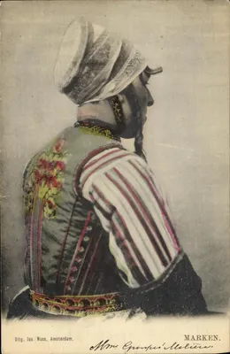 Mulher em traje tradicional — Marken — Ed. Jos. Nuss, Amsterdam