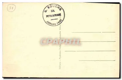 सर्दियों के खेल लुचॉन-पेयरेसॉर्ड (ऊंचाई 1545 मीटर) — स्कीयर्स के आराम के सामने पार्टी के छोटे घर — पीछे