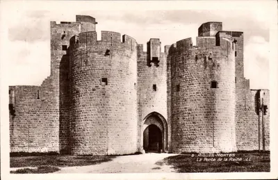 Aigues-Mortes — A Porta da Rainha — LL