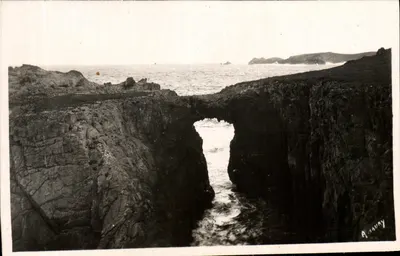 Ouessant — Ponte natural de Pen ar Ru Meur — A. Aury