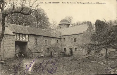 Saint-Herbot — Cour do Castelo do Rusquec (Environs d'Huelgoat) — Editor: V. Leauny, n° 589