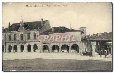Mauvezin (Gers) — Place de l'Hôtel-de-Ville — H. Baus, fot.-edit., Figuezac