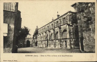 Condom (Gers) - Hotel de Ville e Porta da Subprefeitura — cliché Octavo, E. Pérés