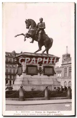Rouen — Estátua de Napoleão I — Fundida com o bronze de canhões capturados em Austerlitz