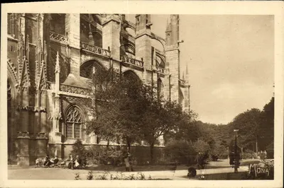 Rouen, a cidade-museu — Jardim do Hotel de Ville e vista parcial da Igreja de São Ouen — Mona, N. 124