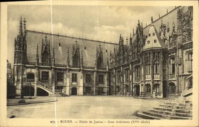 Rouen — Palácio de Justiça — Pátio interno (século XVI)