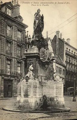 Rouen — Fonte e Estátua comemorativa de Joana d'Arc, Praça da Donzela — ND. Phot