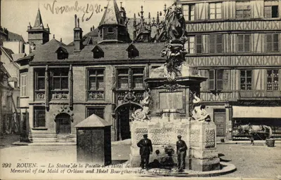 Rouen — A Estátua da Donzela e o Hotel Bourgtheroulde — Lévy Fil & Cie