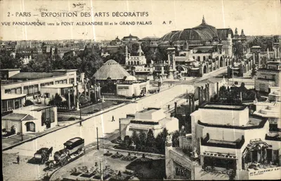 Paris — Exposição dos Artes Decorativas — Vista panorâmica para o Ponte Alexandre III e o Grand Palais — A.P.