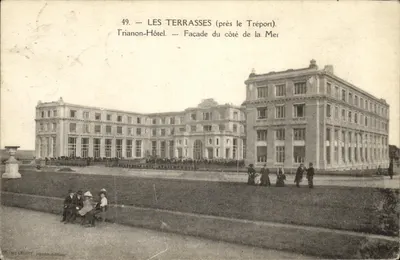 Les Terrasses (cerca del Tréport) — Trianon-Hôtel — Fachada hacia el Mar — Foto Leurp