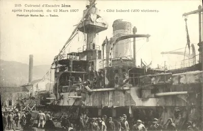 Cruiser de Esquadra Iéna — após a explosão do 12 de Março de 1907 — Fototipia Marius Bar. — Toulon.