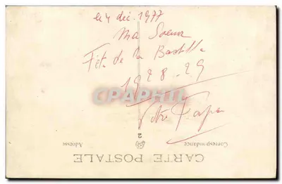 Trois personnes en tenue de marin dans une voiture — Carte postale de 1928 — Verso