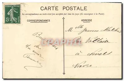 Femme en tenue d'époque — station de chemin de fer — éditeur 'Déposé' (imprimé en bas à droite) — Verso