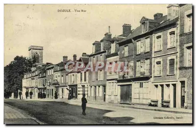 Dozulé — Uma Rua — Livraria Colleville, Dozulé
