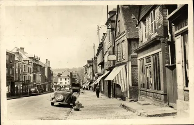 Vista da rua do Mariscal Foch em Livarot (Calvados) — editor REANT, n°15