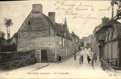 MÉZIDON (Calvados) — A Grande-Rua — ND Phot