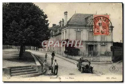 Bilhete postal antigo Mezidon A Praça Automóvel