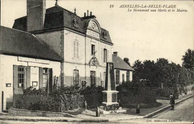 Asnelles-la-Belle-Plage — O Monumento aos Mortos e a Prefeitura — Édit. Médulien Lelebyre n°18