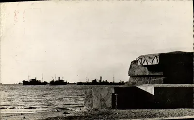 Asnelles-sur-Mer — Gold Beach — Barcos do desembarque e blockhaus