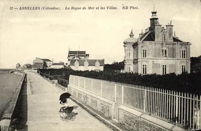 Asnelles (Calvados) — A Dique de Mar e as Villas — ND Fot.