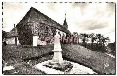 Igreja de São Cristóvão de Benerville-sur-Mer — vista do edifício e do calvário — Cap