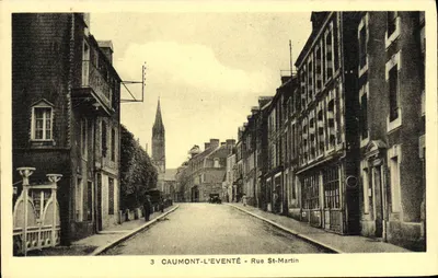 Caumont-l'Éventé - Rue St-Martin — vista da rua com igreja no fundo — Edição Désiré Désiré (Calvados)