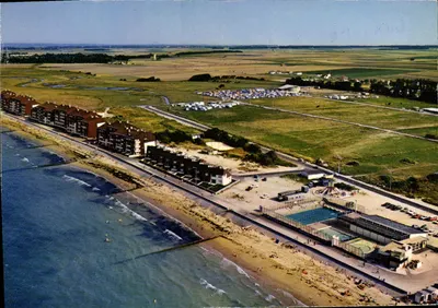 COURSEULLES-sur-MER — Vista geral : A Praia e a Piscina — Artaud Frères Éditeurs, n°153