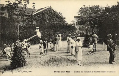 Dives-sur-Mer — Ferme de Sarlabot « Tout le monde s'amuse » — M. C., Photo, Dives
